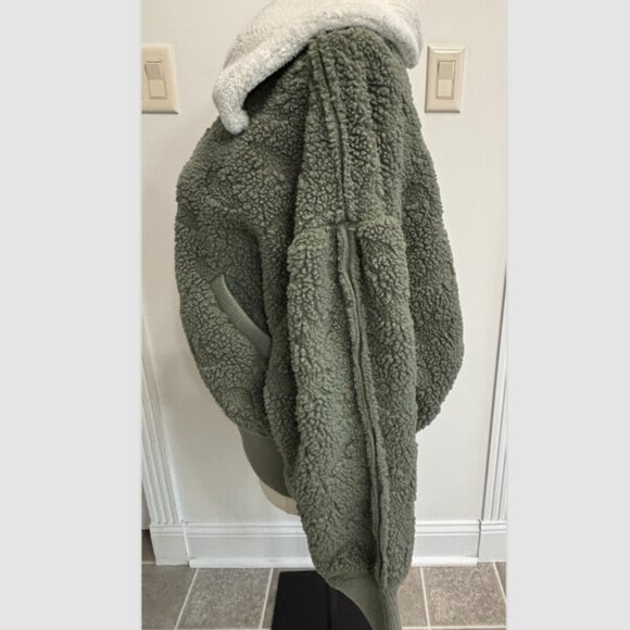 FREE PEOPLE GREEN Crystal Kelp Cozy Up Faux Fur Cardi FLEECE JACKET SIZE LARGE - Picture 8 of 15